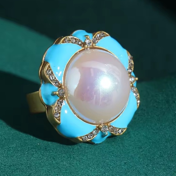 Royal Heirloom Ring Lustrous Pearl in Turquoise Petals & Golden Brilliance - Picture 7 of 8